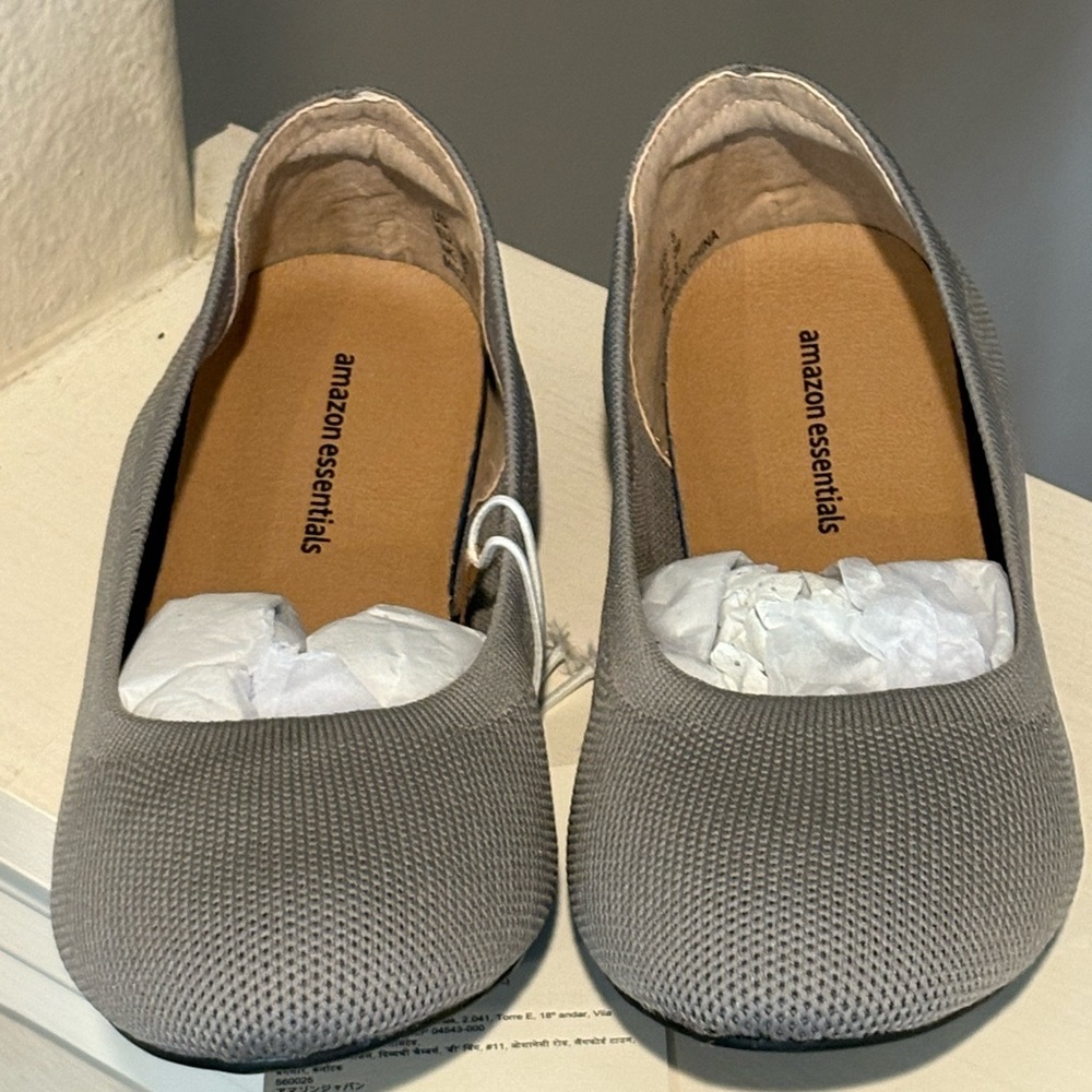 Amazon Essentials Women's Belice Ballet Flat - Gray Microfiber Size 5 (Tried On) - Picture 6 of 11